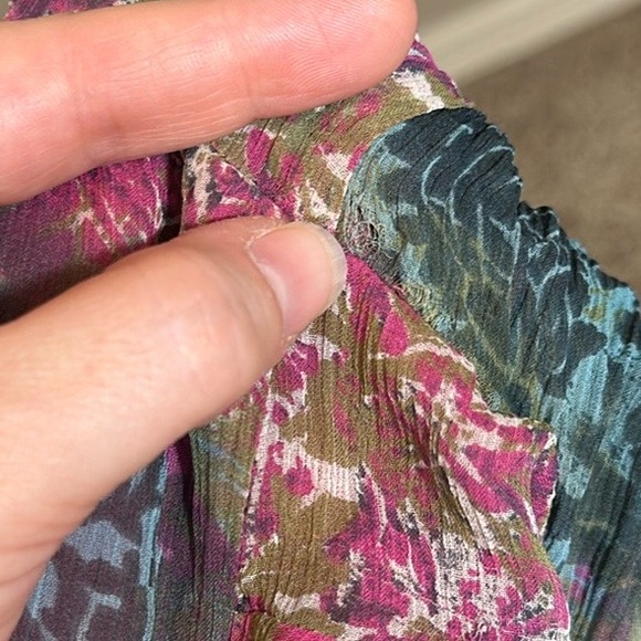 Coldwater Creek (size PL)Silk Pink/Green/Blue V-neck Blouse with 3/4  Sleeves - Picture 12 of 12